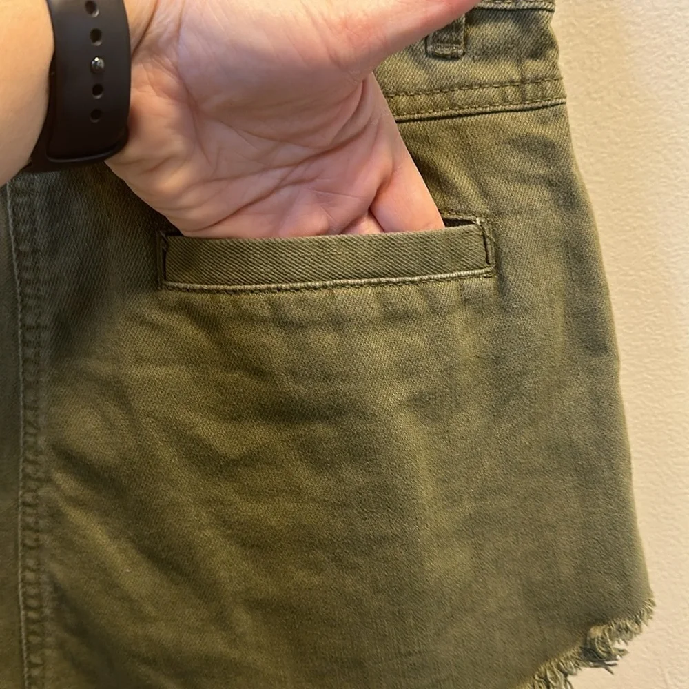 Cotton On Distressed Jean shorts women’s size 6
